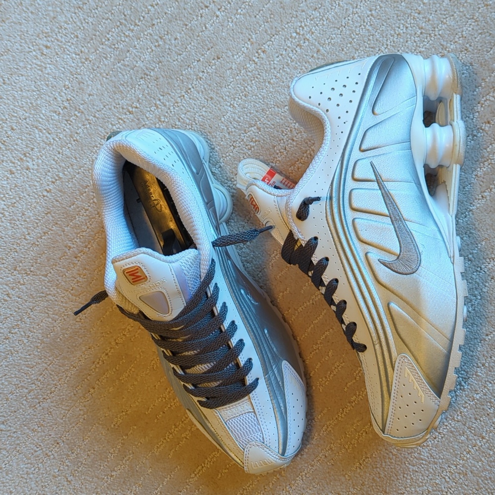 Nike Shox R4 - Picture 2 of 7